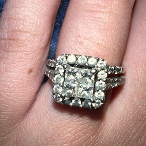 Selling an engagement ring set! Perfect condition!